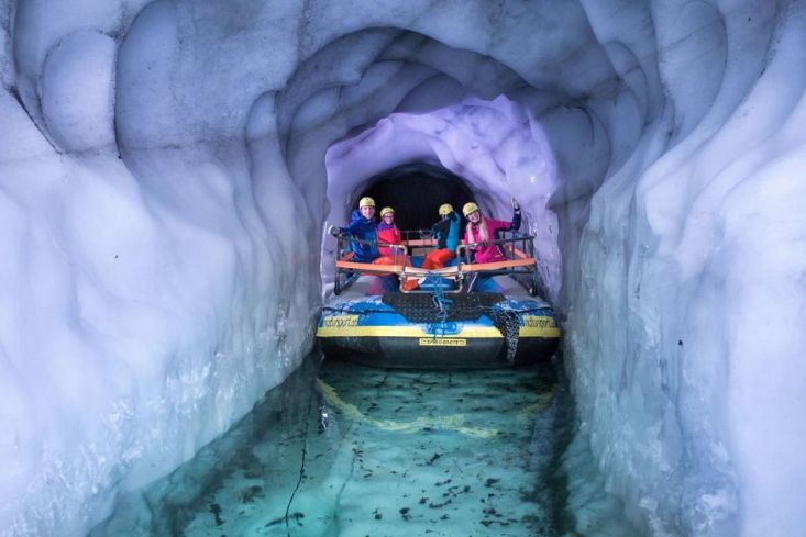 Gletscher Eishoehle Hintertuxer Gletscher